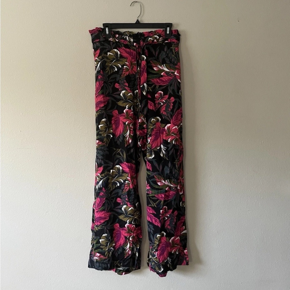 A New Day Target Women’s Floral Dressy Pants Size Medium.